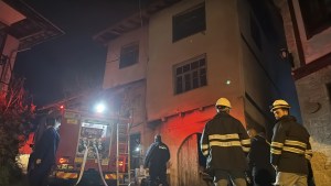Safranbolu'da yangında mahsur kalan kedi kurtarıldı