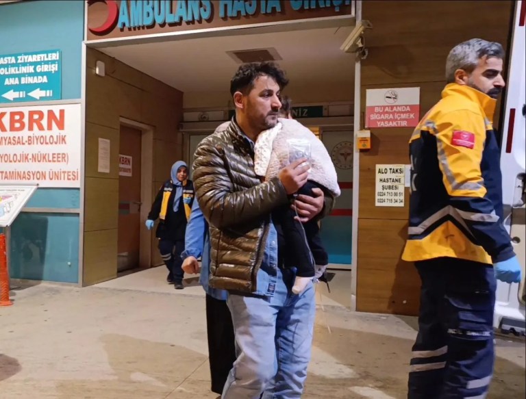 Bursa'da Güllüzar bebek merdivenden düştü, hastaneye kaldırıldı