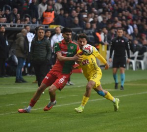 Karşıyaka'da Erhan Öztürk'ün Ayrılık İhtimali