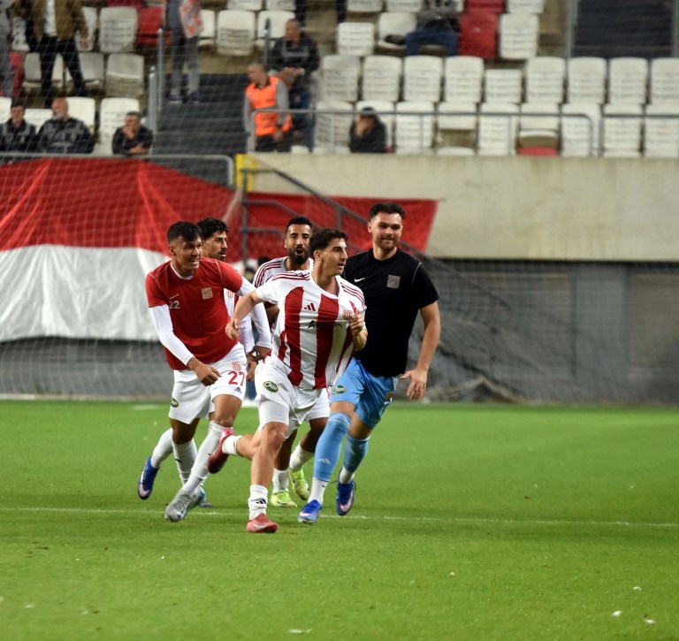 Ayvalıkgücü Yarı Finalde Eskişehirspor'u Ağırlıyor