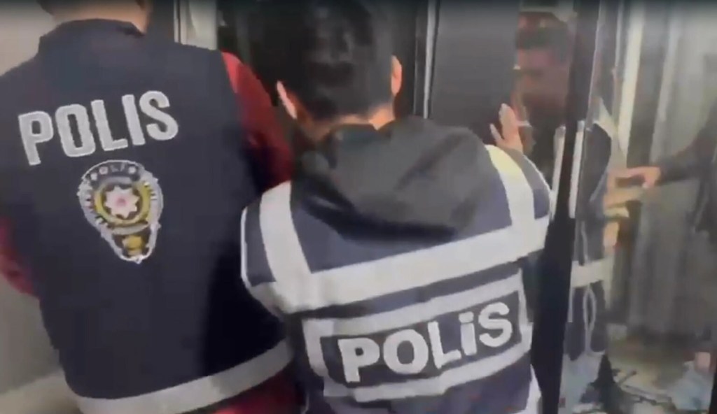 Firari Hükümlü Gardıropta Yakalandı