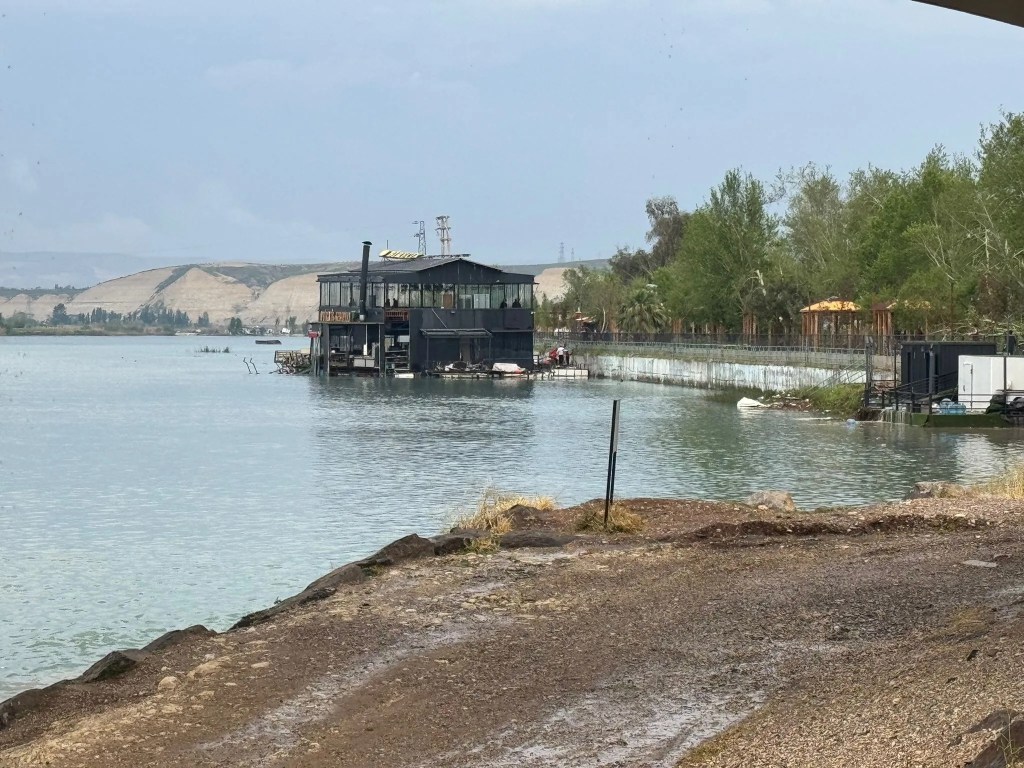 Şanlıurfa'da Fırtına ve Dolu Hayatı Felç Etti