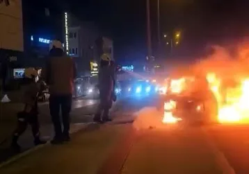 Avcılar'da Seyir Halindeki Araç Alevlere Teslim Oldu