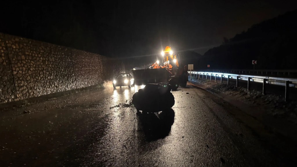 Tokat'ta Sağanak Yağış Ulaşımı Felç Etti