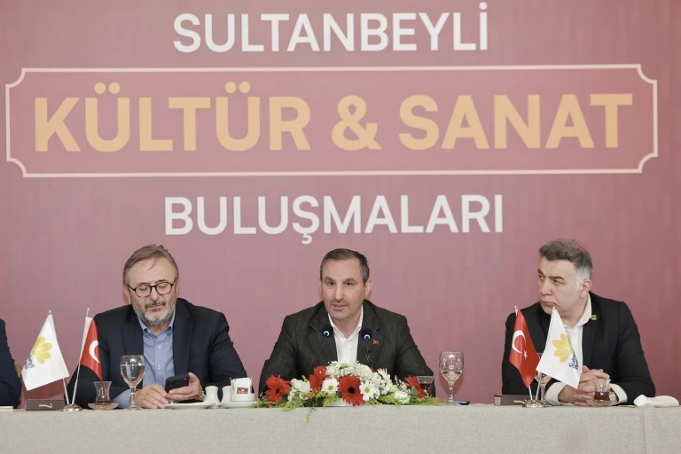 Sultanbeyli'de '7 Güzel Çocuk' Kitabı Tanıtıldı