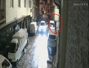 Bursa'da husumetli kişiyi takip edip bacağından vurdular