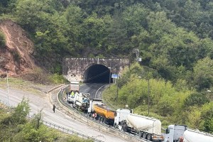 Zonguldak’ta Heyelan Elektrik Hattını Kopardı