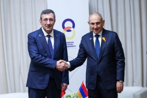 Yılmaz ve Paşinyan Erivan’da Görüştü