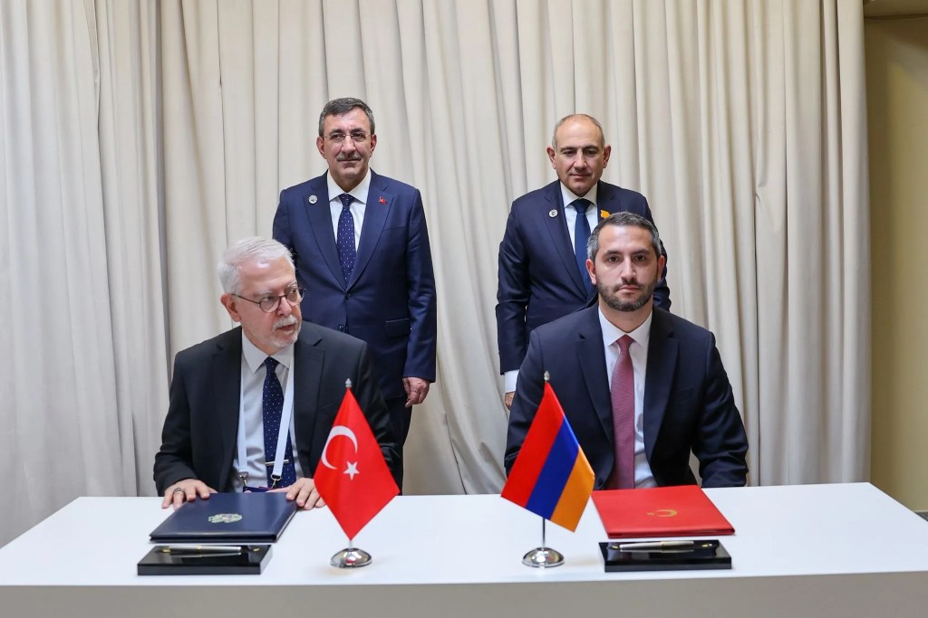 Yılmaz ve Paşinyan Erivan'da Görüştü