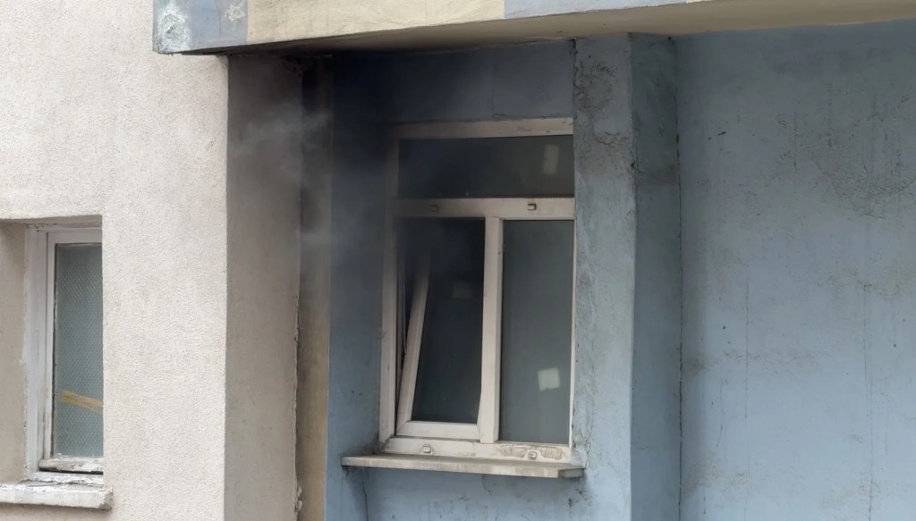 Kağıthane'de Yangın: Mahsur Kalan Yavru Kedi Kurtarıldı