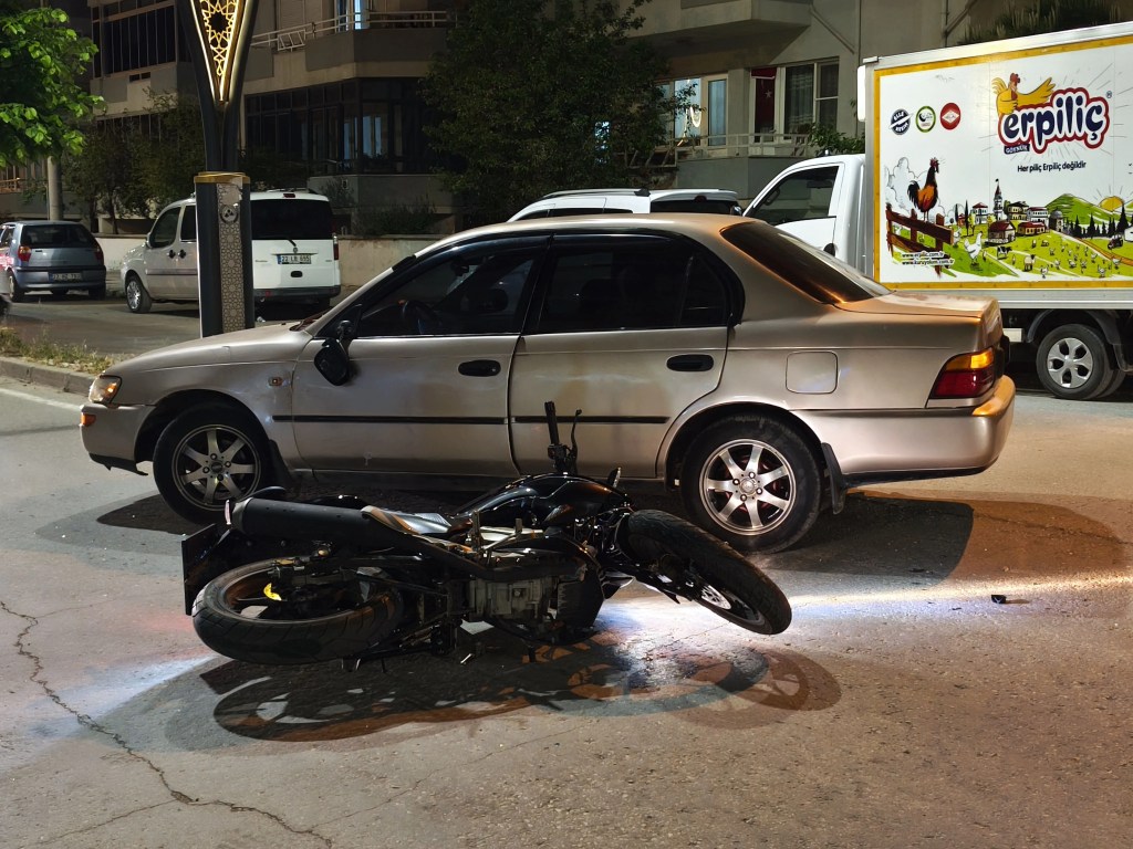 Keşan'da otomobil ve motosiklet kazası: 2 yaralı