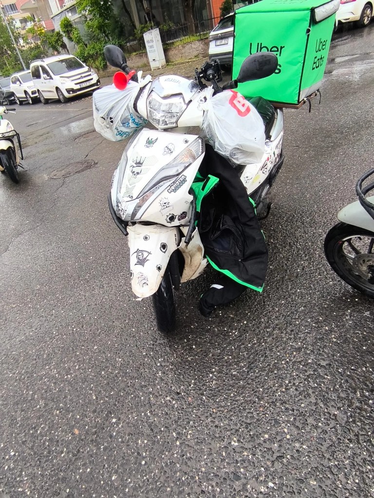 Diyarbakır'da Motosiklet ve Otomobil Çarpıştı