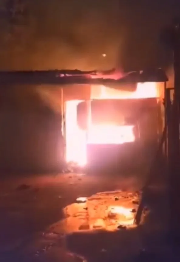 Eyüpsultan'da kurban satış merkezinde yangın: 1 ölü, bekçi gözaltında