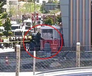 Mardin'de patlatılan valizlerden kıyafet çıktı