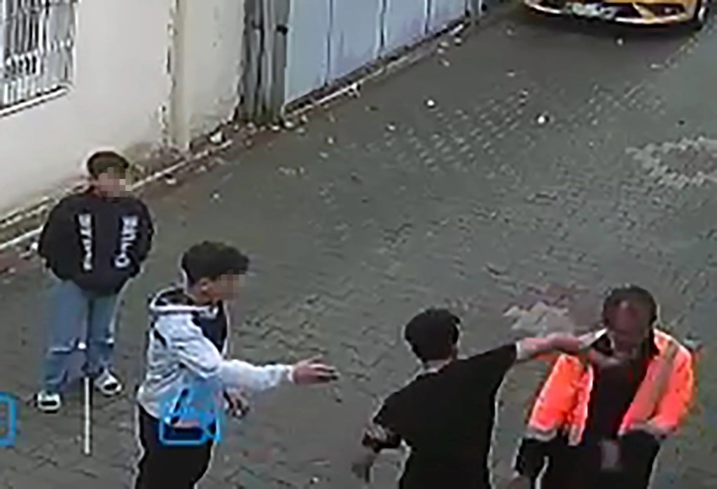 Adana'da Evsizi Darbeden Çocuğa Ev Hapsi Cezası Verildi