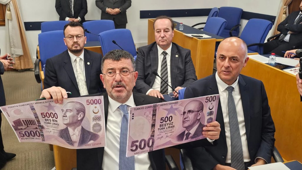 TCMB Başkanı: Savaş dezenflasyonu etkilese de kararlıyız