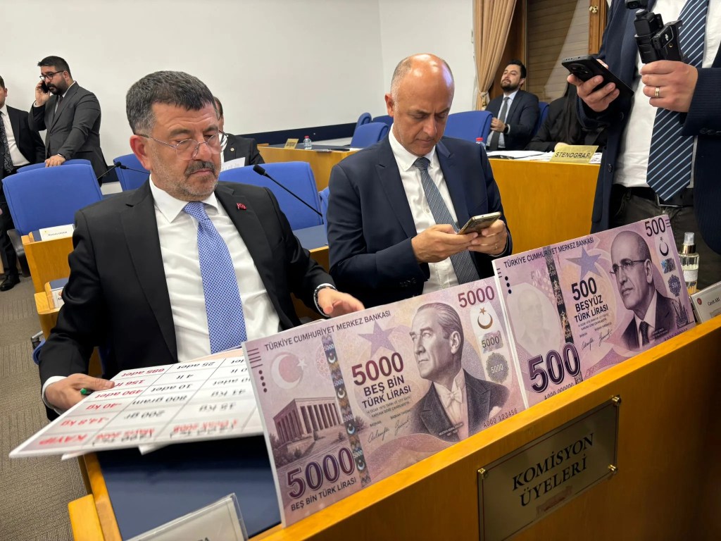 TCMB Başkanı: Savaş dezenflasyonu etkilese de kararlıyız