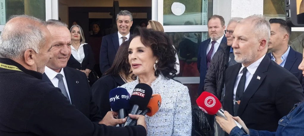 Hülya Koçyiğit KKTC'de Söyleşiye Katıldı