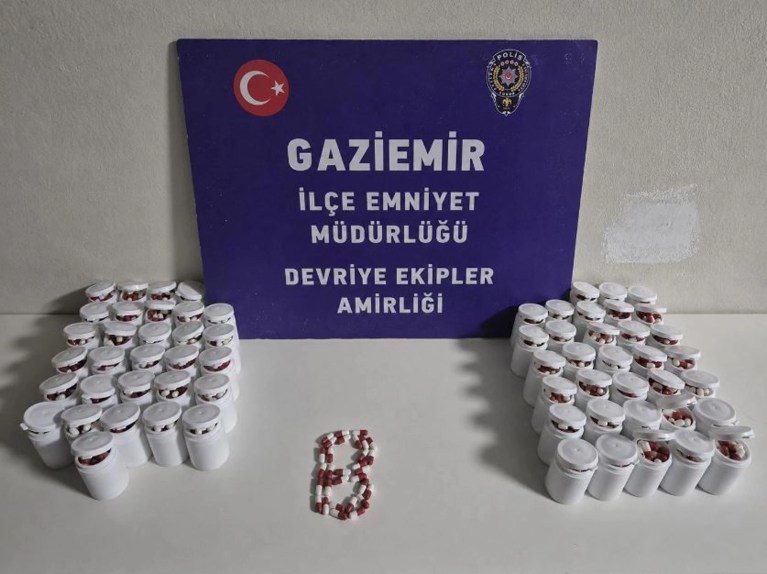 İzmir'de takside 3 bin sentetik hap ele geçirildi