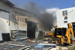 Antalya Aksu’da Depoda Yangın Çıktı