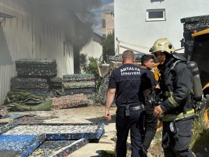 Antalya Aksu'da Depoda Yangın Çıktı
