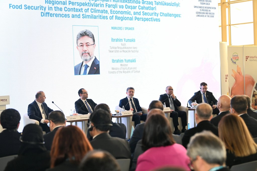 Bakan Yumaklı Azerbaycan'da Tarım Fuarına Katıldı
