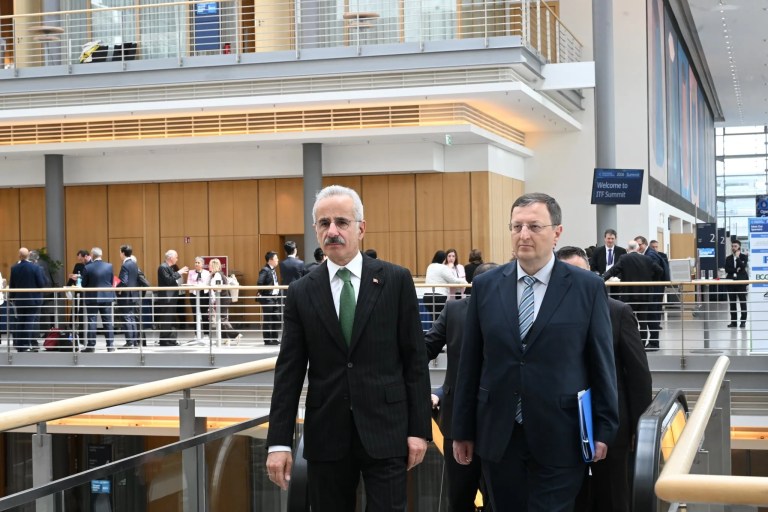 Bakan Uraloğlu Almanya'da Ulaştırma Zirvesine Katıldı