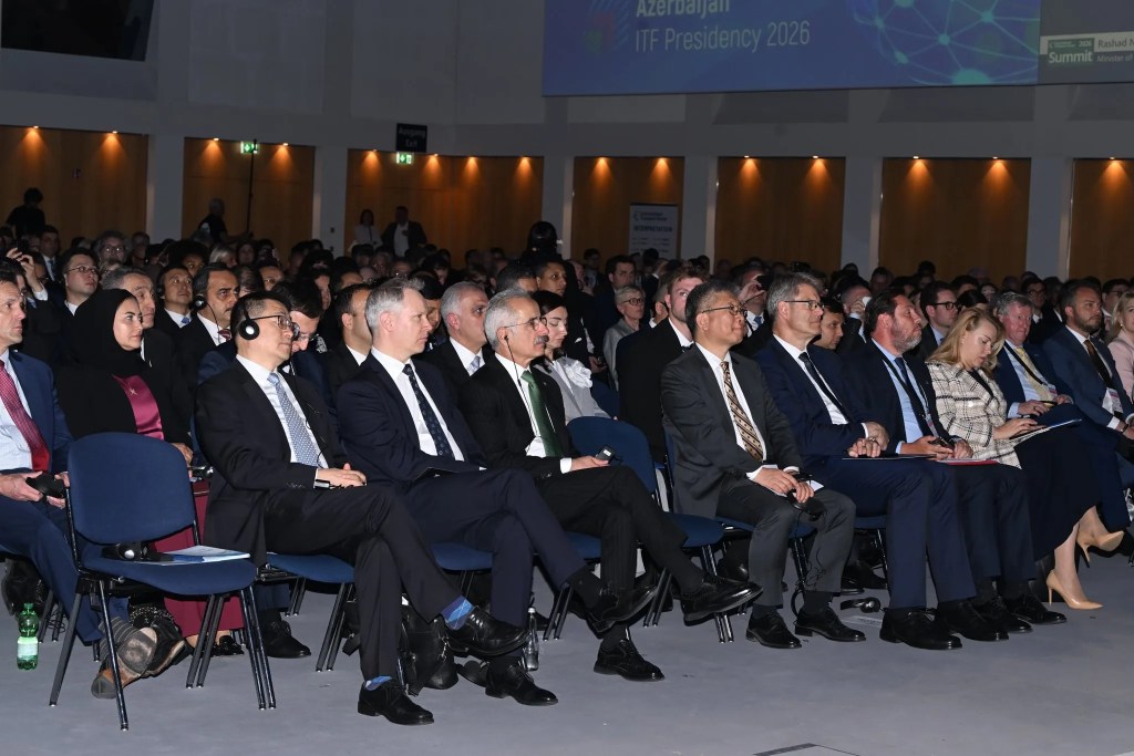 Bakan Uraloğlu Almanya'da Ulaştırma Zirvesine Katıldı