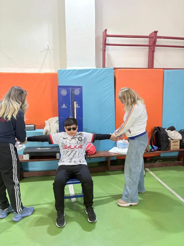 Görme Engellilere Yapay Zeka Destekli Spor Yönlendirmesi
