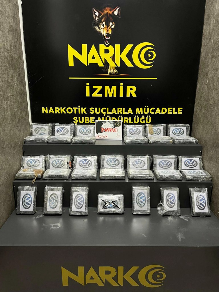 İzmir'de uyuşturucu operasyonu: 39 kilo kokain ele geçirildi