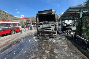 Fethiye’de akaryakıt istasyonunda tanker yangını paniğe neden oldu