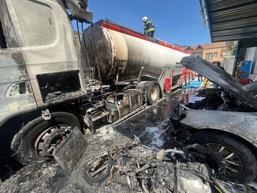Fethiye'de akaryakıt istasyonunda tanker yangını paniğe neden oldu