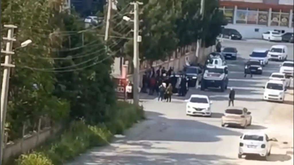 Nusaybin'de Otomobilden İnerken Silahlı Saldırı