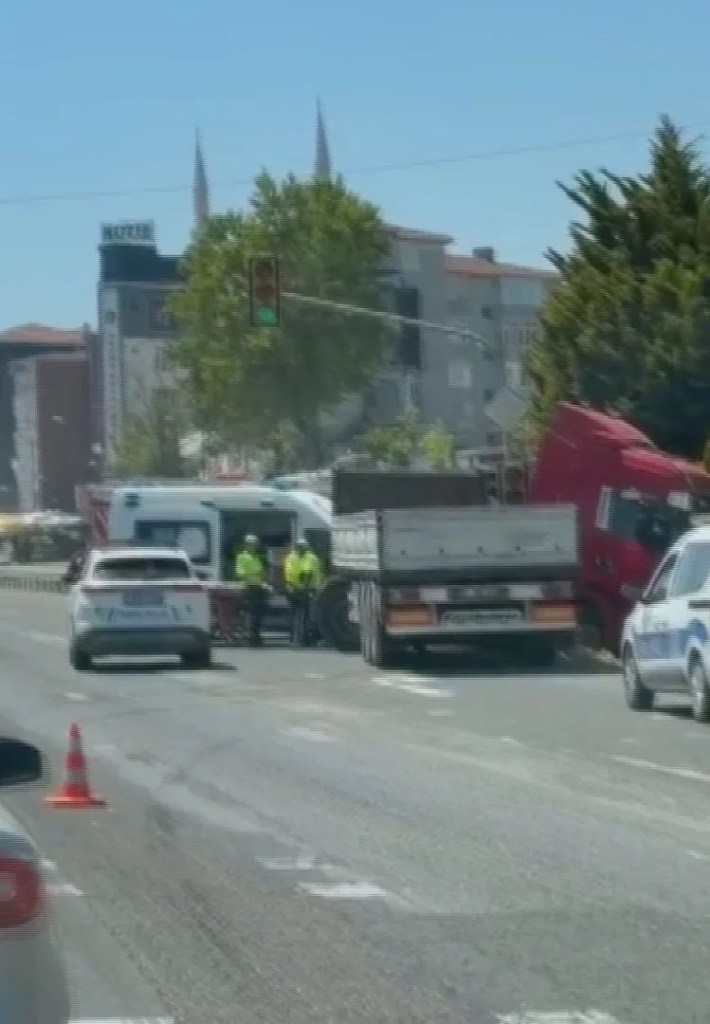 Silivri'de TIR Kazasında Şoför Hayatını Kaybetti