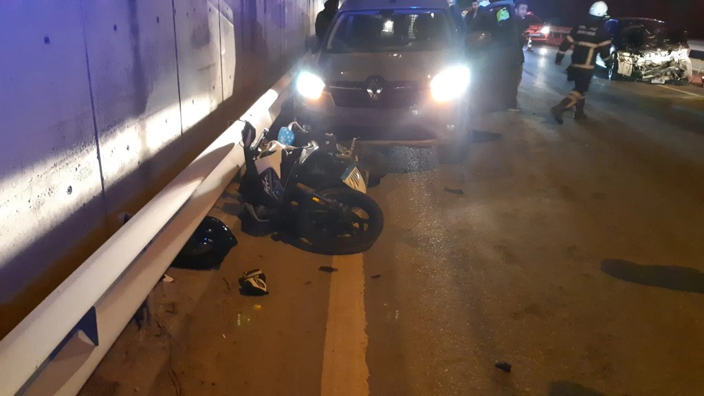 Kocaeli'de Zincirleme Kaza: Üç Kişi Yaralandı
