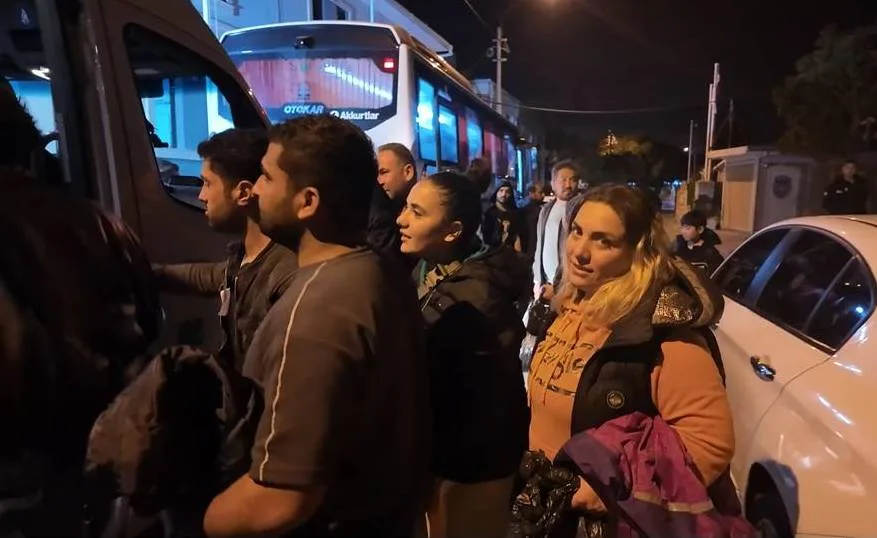 İzmir Foça'da Göçmen Botu Faciası: 1 Çocuk Hayatını Kaybetti