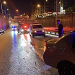 Bursa'da Bariyerlere Çarpan Araçta Sürücü Yaralandı