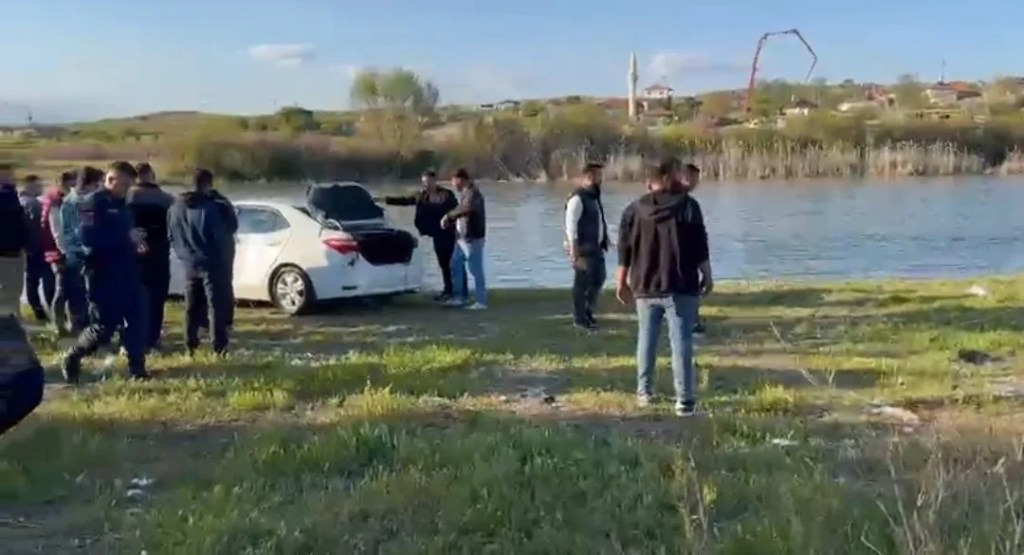 Kırşehir'de otomobil nehre uçtu, sürücü kurtuldu