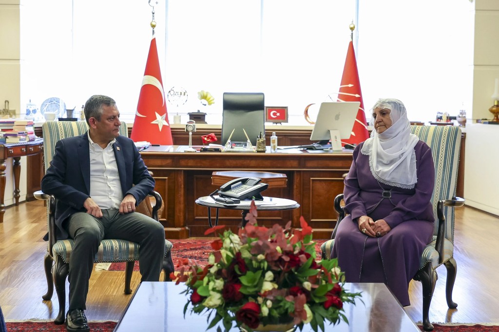 Özgür Özel Barış Anneleri ile Bir Araya Geldi