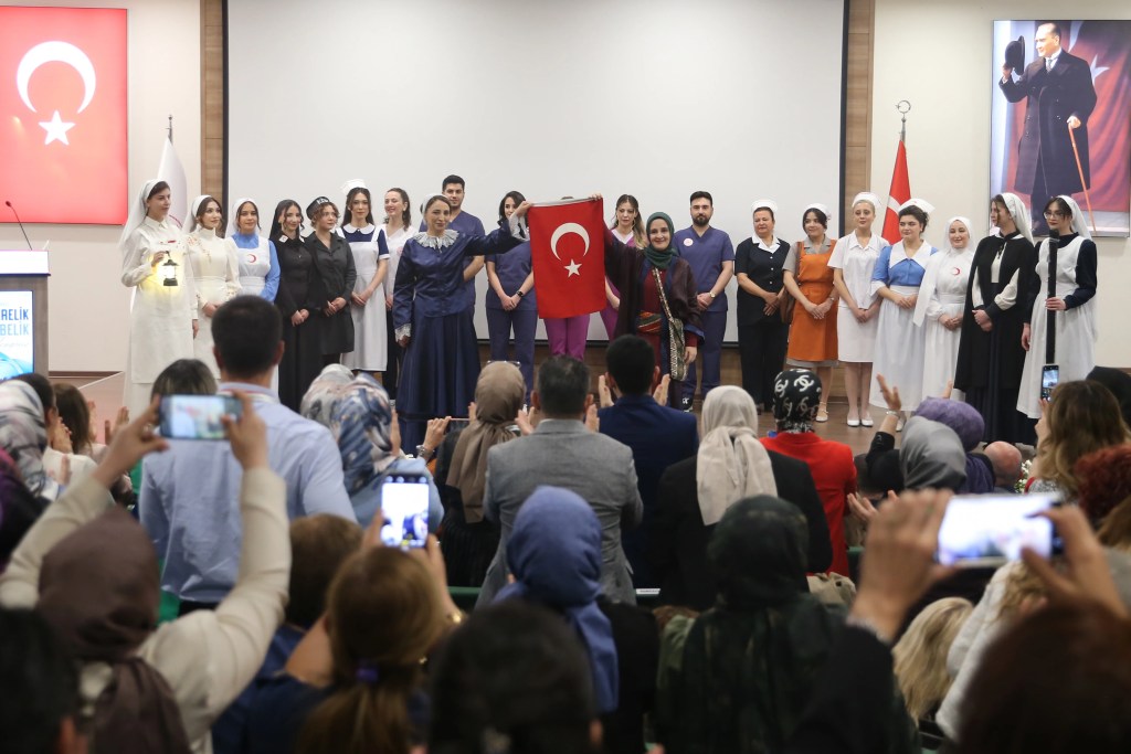 Etlik Şehir Hastanesi'nde Hemşirelik ve Ebelik Kongresi Başladı