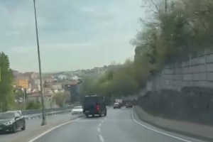 Sarıyer’de Motosikletliye Çarpan Minibüs Kaçtı