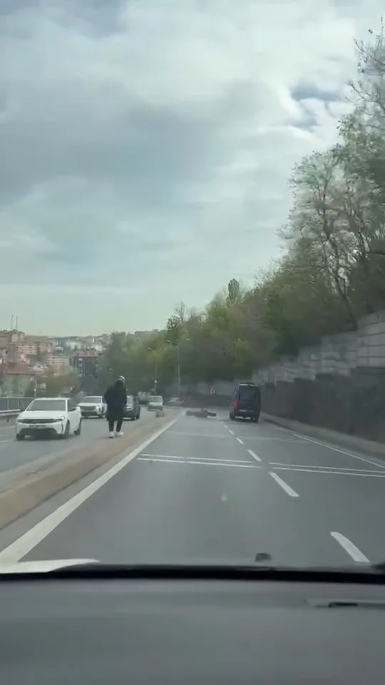 Sarıyer'de Motosikletliye Çarpan Minibüs Kaçtı