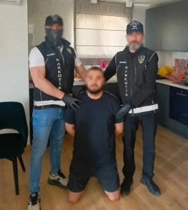Interpol Tarafından Aranan Şüpheli Antalya'da Yakalandı