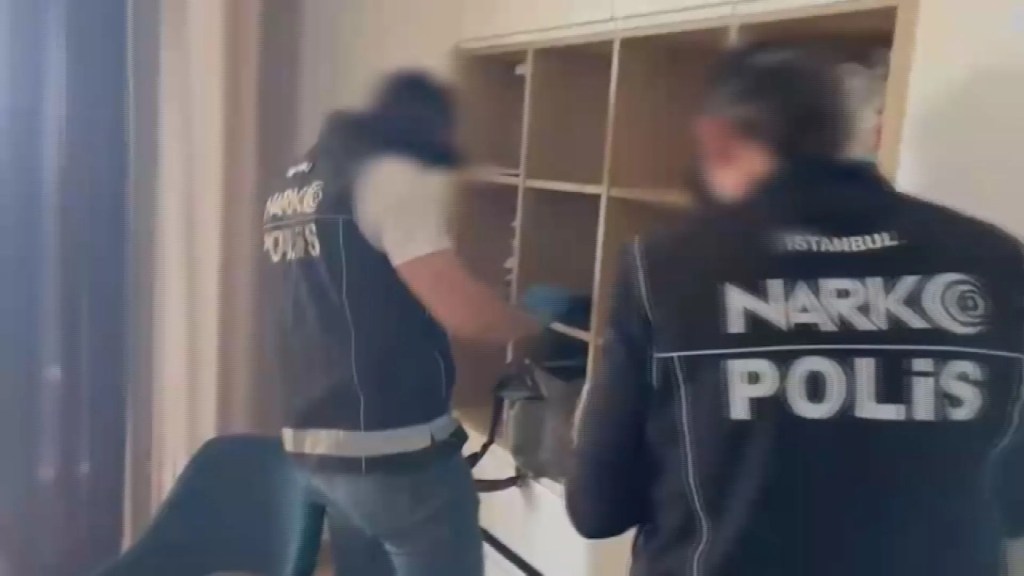 Interpol Tarafından Aranan Şüpheli Antalya'da Yakalandı