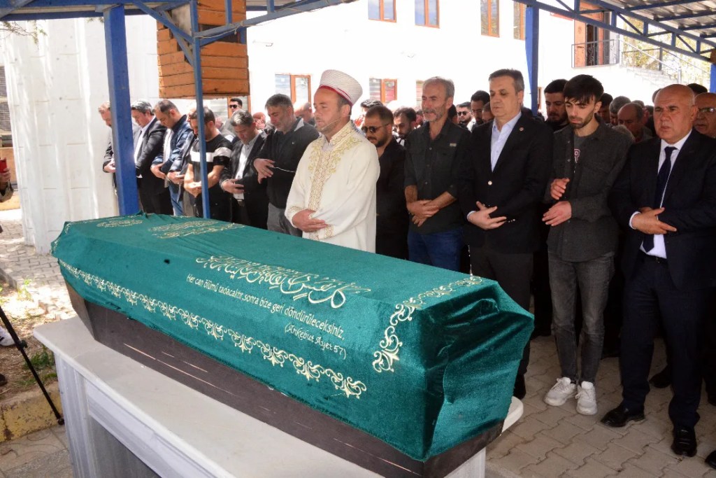 Kübra Yapıcı memleketinde toprağa verildi!