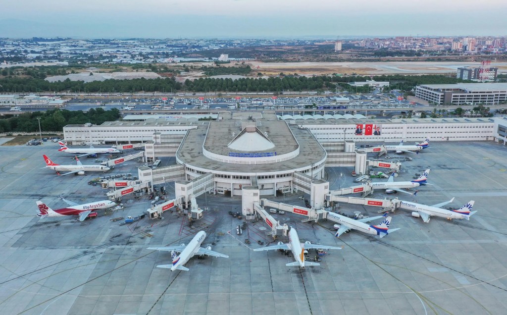 Hava yolunda dört ayda 67 milyon yolcu taşındı