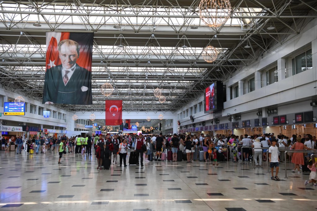 Hava yolunda dört ayda 67 milyon yolcu taşındı