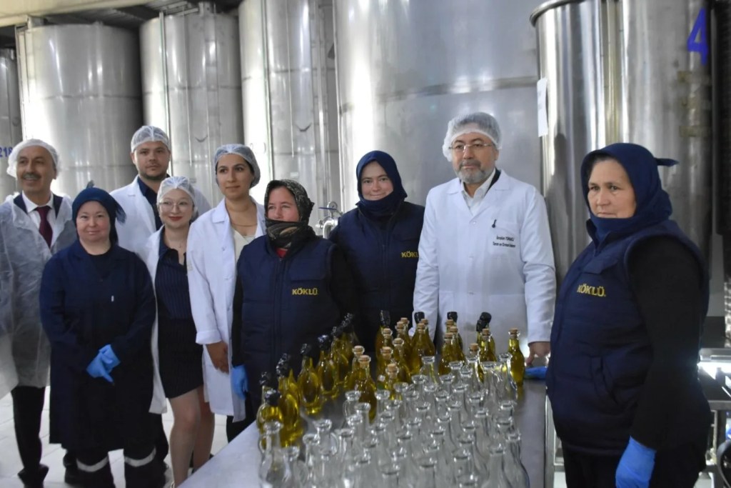 Bakan Yumaklı'nın zeytin fabrikası ziyareti dikkat çekti