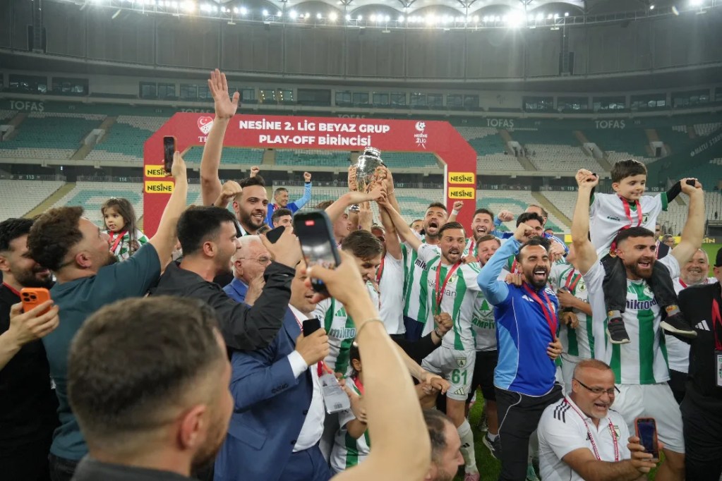Muğlaspor, penaltılarla 1. Lig'e yükseldi!