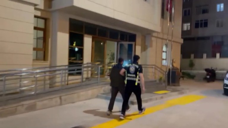 Çakarlı Araç Kullanan Sürücüye Yüklü Ceza!